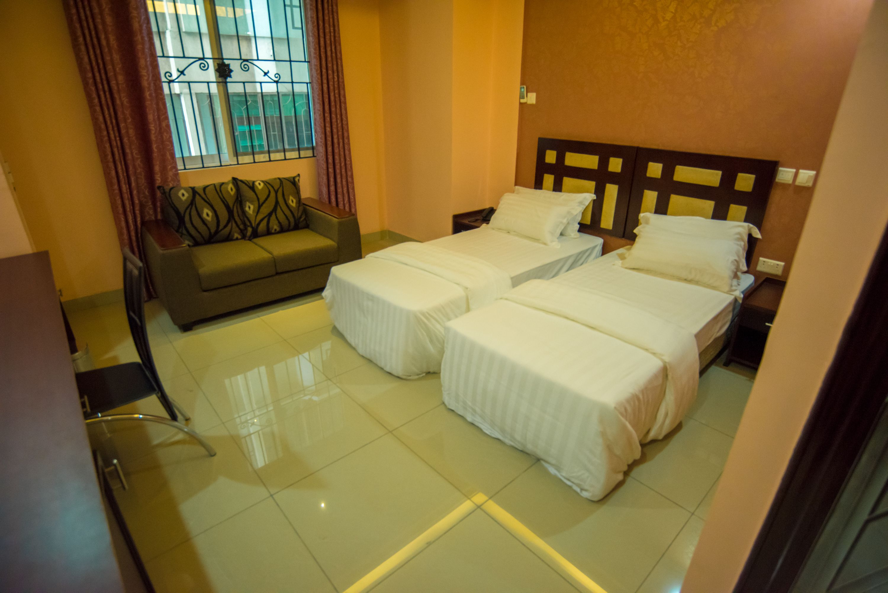 deluxe double or twin room, 1 bedroom, city view | 1 bedroom, desk, laptop workspace, iron/ironing board