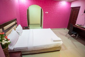 Bureau, espace de travail pour ordinateur portable