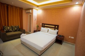 Desk, laptop workspace, iron/ironing board, rollaway beds - Euro Hotel and Apartments (Dar es Salaam)