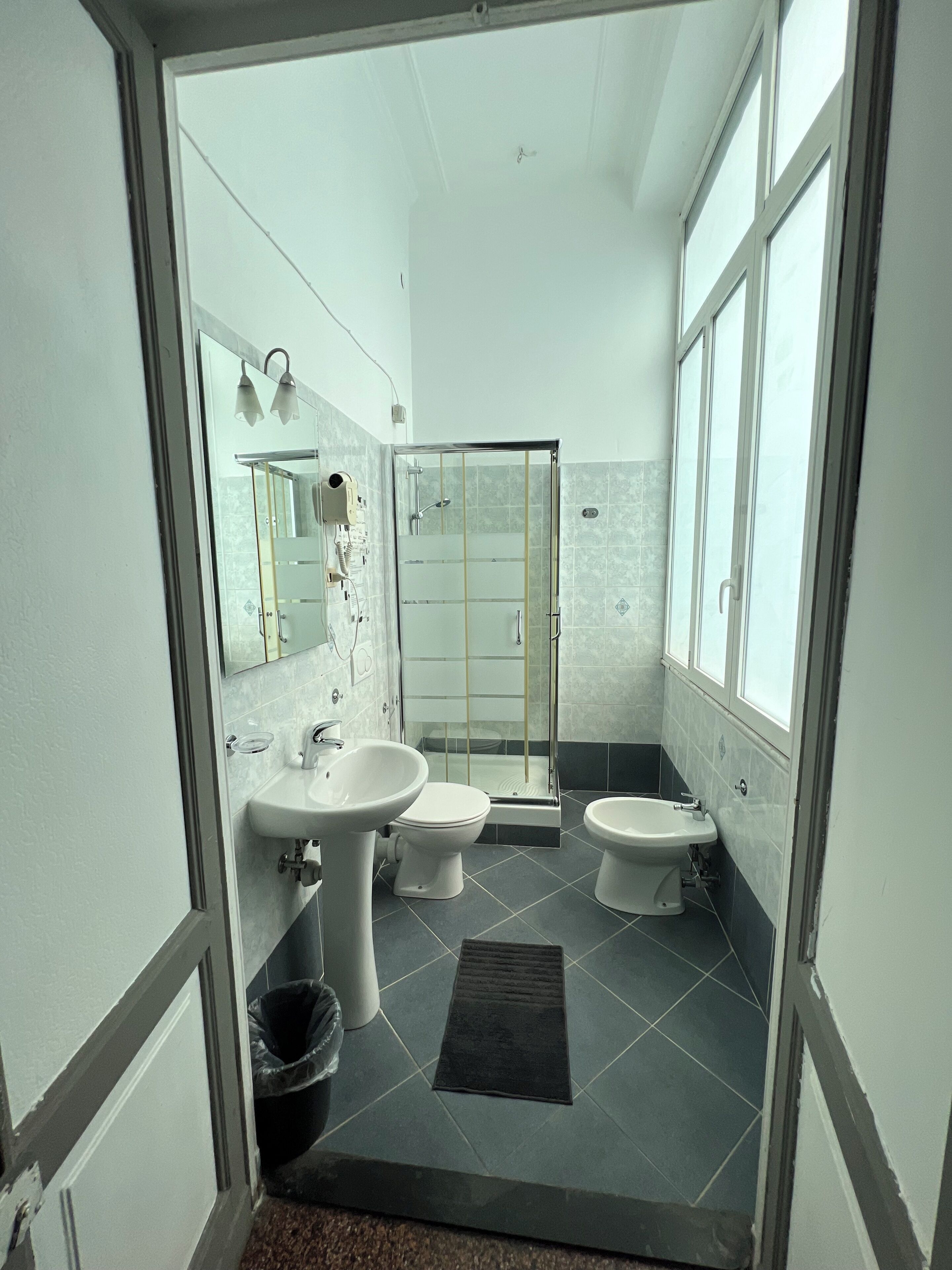 single room | bathroom | free toiletries, towels