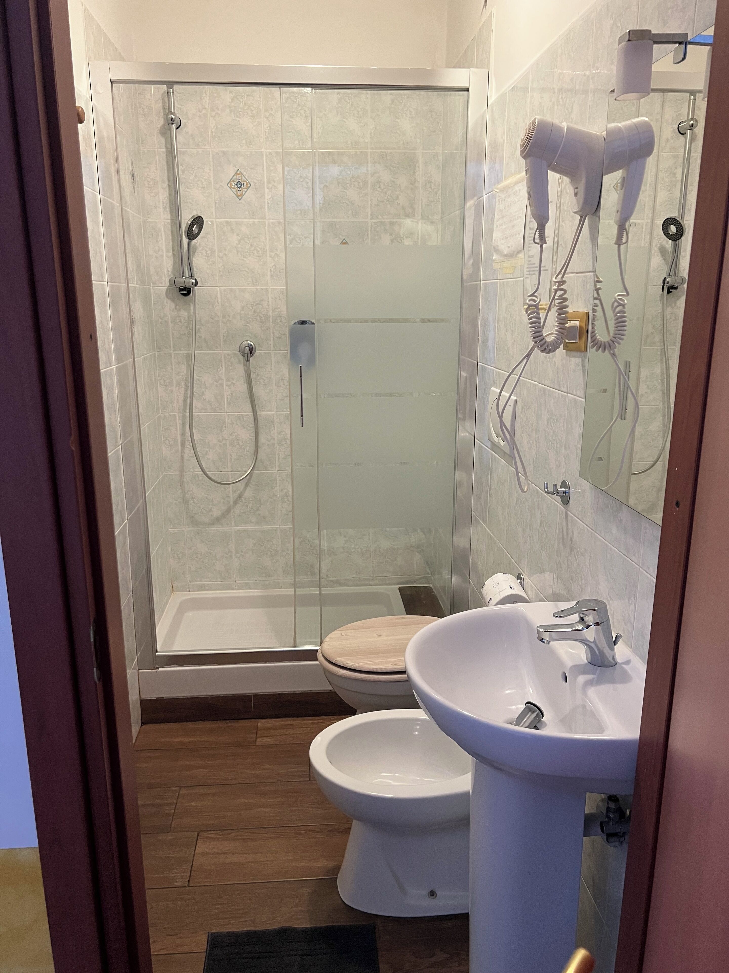 double or twin room | bathroom | free toiletries, towels