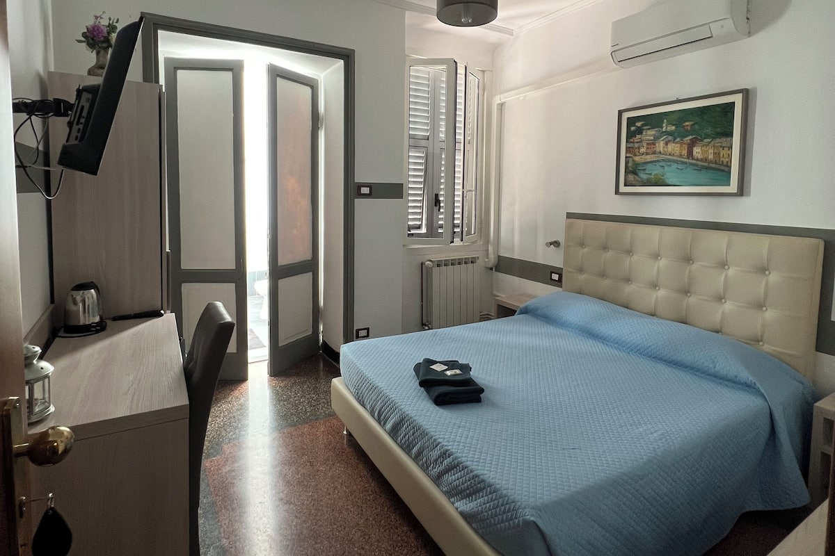 Single Room | In-room safe, desk, rollaway beds, free WiFi
