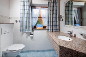 Bruser, hårtørrer, håndklæder