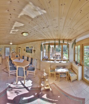 Dining - Vacation apartment Gamskogel, 4 persons, 2 bedrooms, balcony, top floor, 70 sqm (Inzell)