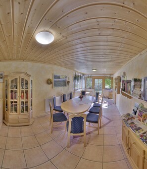 Dining - Vacation apartment Gamskogel, 4 persons, 2 bedrooms, balcony, top floor, 70 sqm (Inzell)