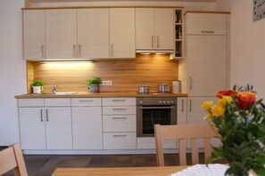 Kühlschrank, Ofen, Herdplatte, Geschirrspüler