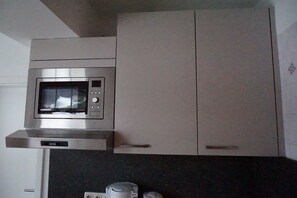 Fridge, microwave, stovetop, dishwasher - Apartment Rauschberg, 36sqm, balcony, kitchen, 1 bedroom, living room, WLAN (Ruhpolding)