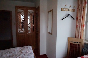 1 camera, accesso a Internet, lenzuola