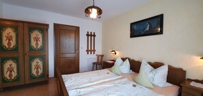 2 bedrooms, Internet, bed sheets - Vacation apartment Almrausch 71 sqm, 2 bedrooms, eat-in kitchen with sofa, terrace (Piding)