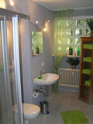 Douche, serviettes fournies