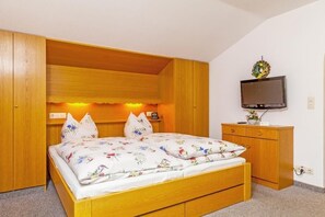 1 غرفة نوم وخدمة الإنترنت وملاءات أسرّة