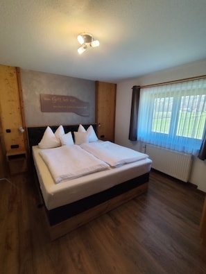 1 bedroom, internet, bed sheets