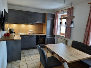 Kühlschrank, Ofen, Herdplatte, Geschirrspüler