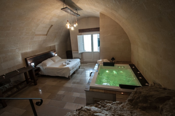 Panoramic Suite, Hot Tub, Park View | Private spa tub