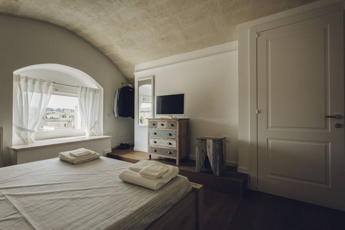 ห้องพาโนรามิกทริปเปิล, วิวเมือง | เครื่องนอนระดับพรีเมียม, มินิบาร์, ตู้นิรภัยในห้องพัก, โต๊ะทำงาน