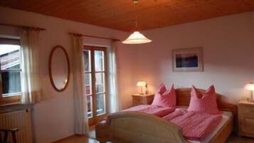 2 bedrooms, internet, bed sheets