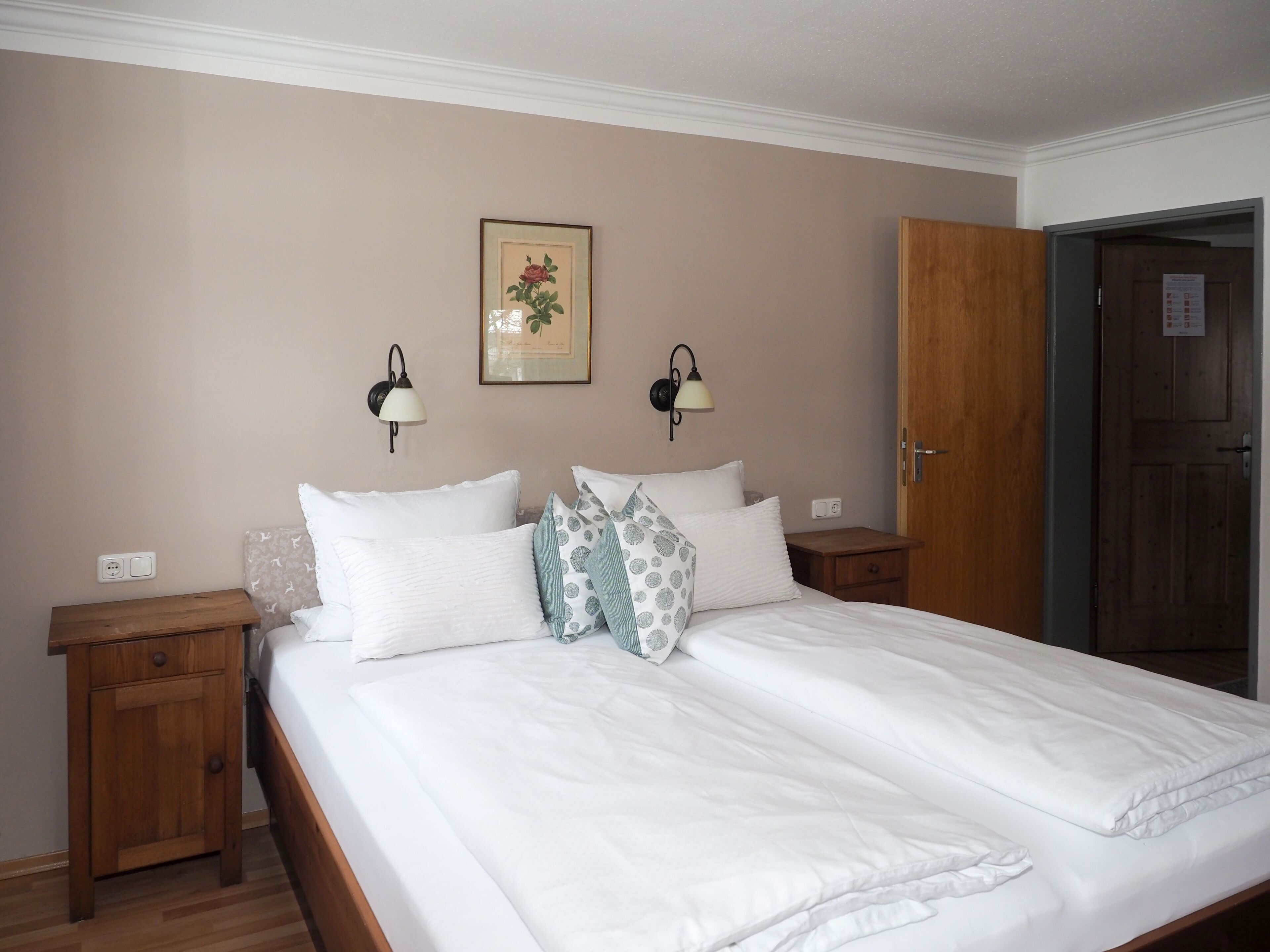 1 bedroom, internet, bed sheets