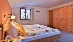 1 bedroom, internet, bed sheets
