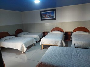 Laptop workspace, iron/ironing board, free WiFi, bed sheets - Hostal Espinoza - Hostel (Arequipa)
