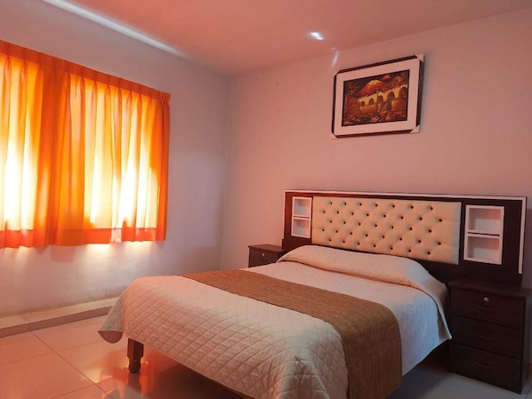Classic Double Room | Laptop workspace, iron/ironing board, free WiFi, bed sheets - Hostal Espinoza - Hostel (Arequipa)