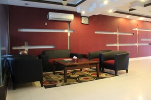 Coin salon dans le hall