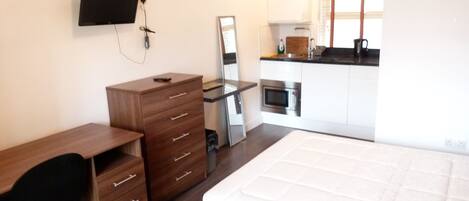 Iron/ironing board, free WiFi