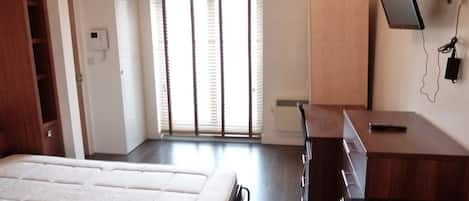 Studio | Living area | Flat-screen TV