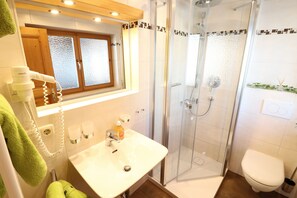 Dusch, hårtork och handdukar