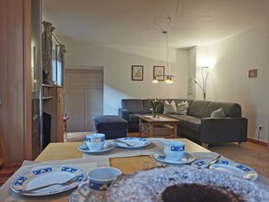 Fernseher, Tischtennisplatte