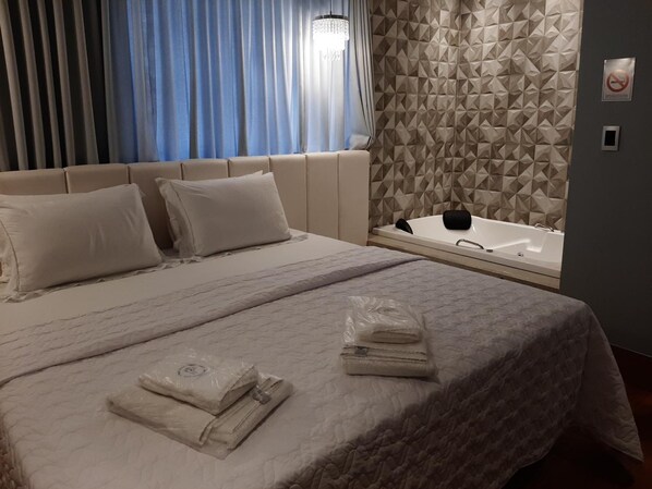 Premium bedding, Select Comfort beds, minibar, desk - Pontual Hotel (Bocaiuva)