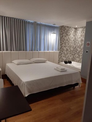 Premium bedding, Select Comfort beds, minibar, desk - Pontual Hotel (Bocaiuva)