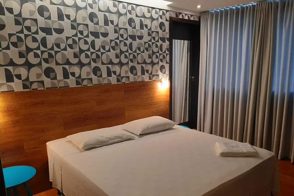 單人房 | 高級寢具、Select Comfort 床墊、迷你吧、書桌