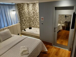 Premium bedding, Select Comfort beds, minibar, desk