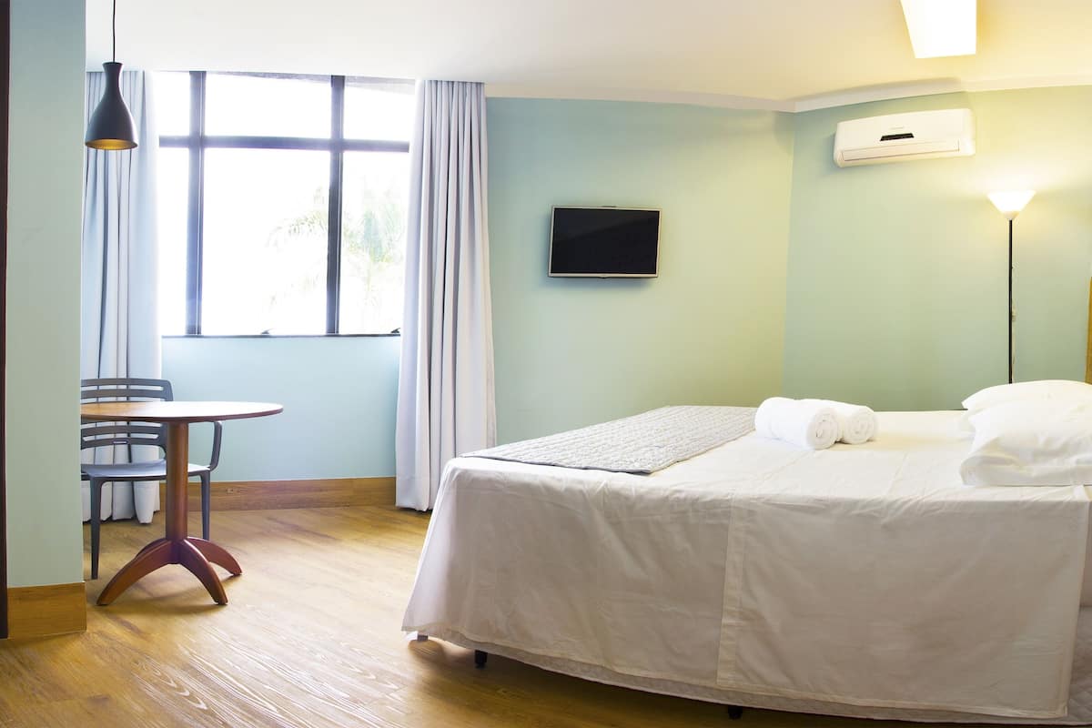 標準客房 | 高級寢具、Select Comfort 床墊、迷你吧、書桌