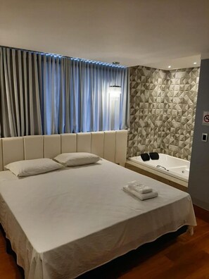 Premium bedding, Select Comfort beds, minibar, desk - Pontual Hotel (Bocaiuva)