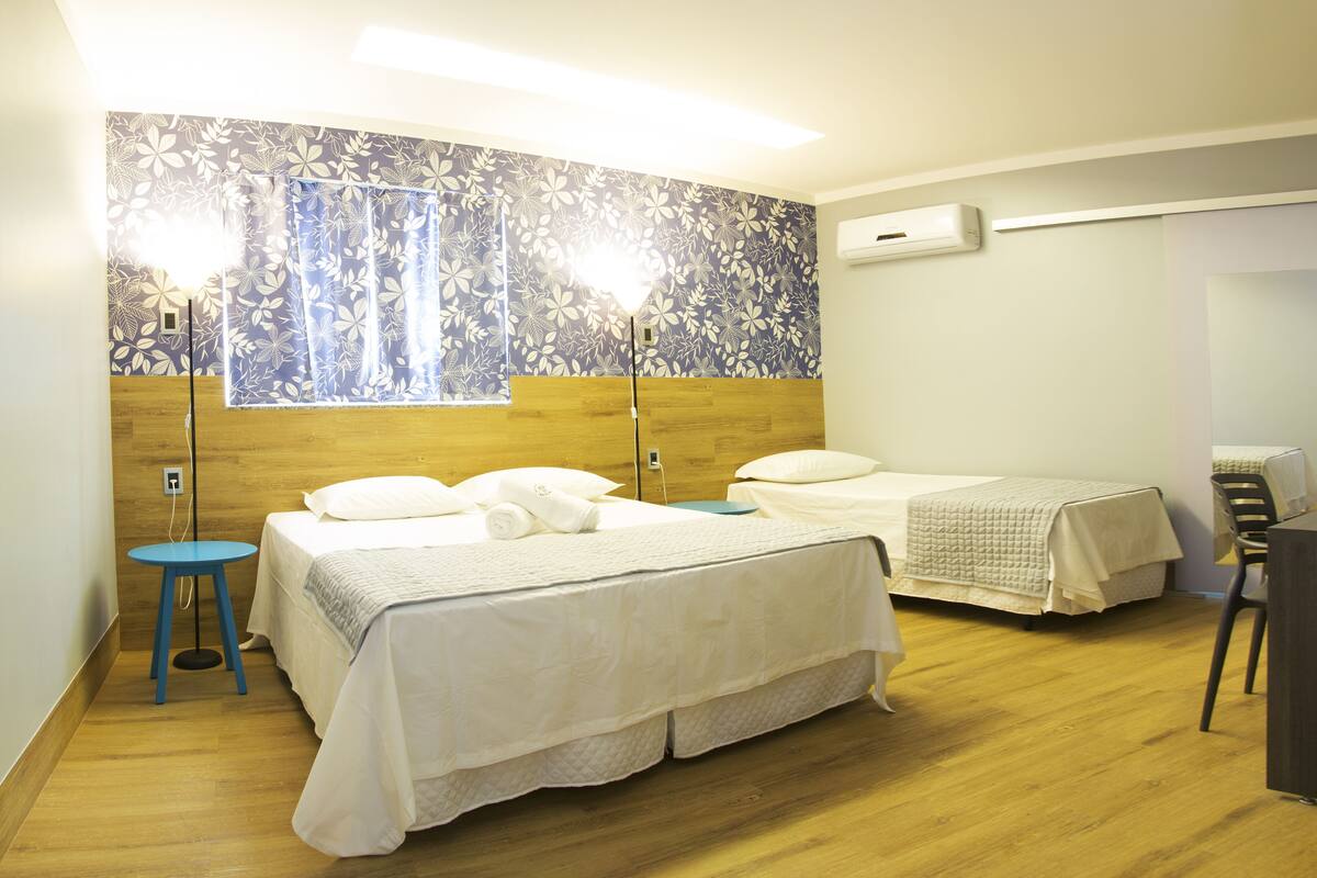 家庭客房 | 高級寢具、Select Comfort 床墊、迷你吧、書桌