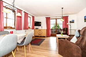 Fernseher, Tischtennisplatte