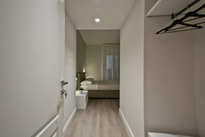 Premium bedding, minibar, desk, soundproofing