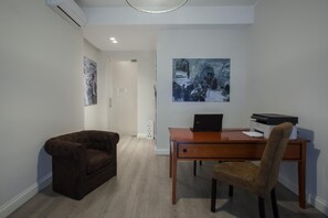 Una televisión de pantalla plana