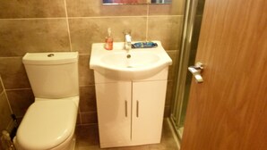 Studio | Badezimmer | Dusche, Haartrockner