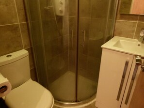 Studiolejlighed | Badeværelse | Bruser, hårtørrer