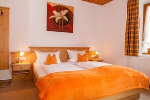3 bedrooms, bed sheets - Vier-Raum-Ferienwohnung, 80qm, Dusche/WC, extra Küche, Balkon (Reit im Winkl)