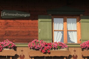 Exterior detail - II, Apartment Rauschberg 54sqm, balcony, kitchenette, 2 bedrooms, living room (Ruhpolding)