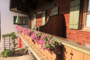 Property grounds - II, Apartment Rauschberg 54sqm, balcony, kitchenette, 2 bedrooms, living room (Ruhpolding)