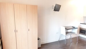 Studio | Living area | Flat-screen TV - SS Property Hub - City of London Studio Apartment 14 (London)