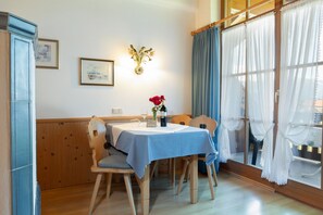 Dining - One-room apartment 47sqm, shower/WC, kitchen, balcony (Reit im Winkl)