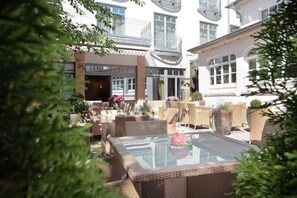 Outdoor dining - Residenz Hotel Detmold (Detmold)