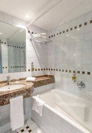 Free toiletries, hair dryer, towels - Residenz Hotel Detmold (Detmold)
