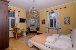 2 bedrooms, internet, bed sheets