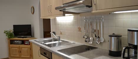 Refrigerador, microondas, horno, placa de cocina